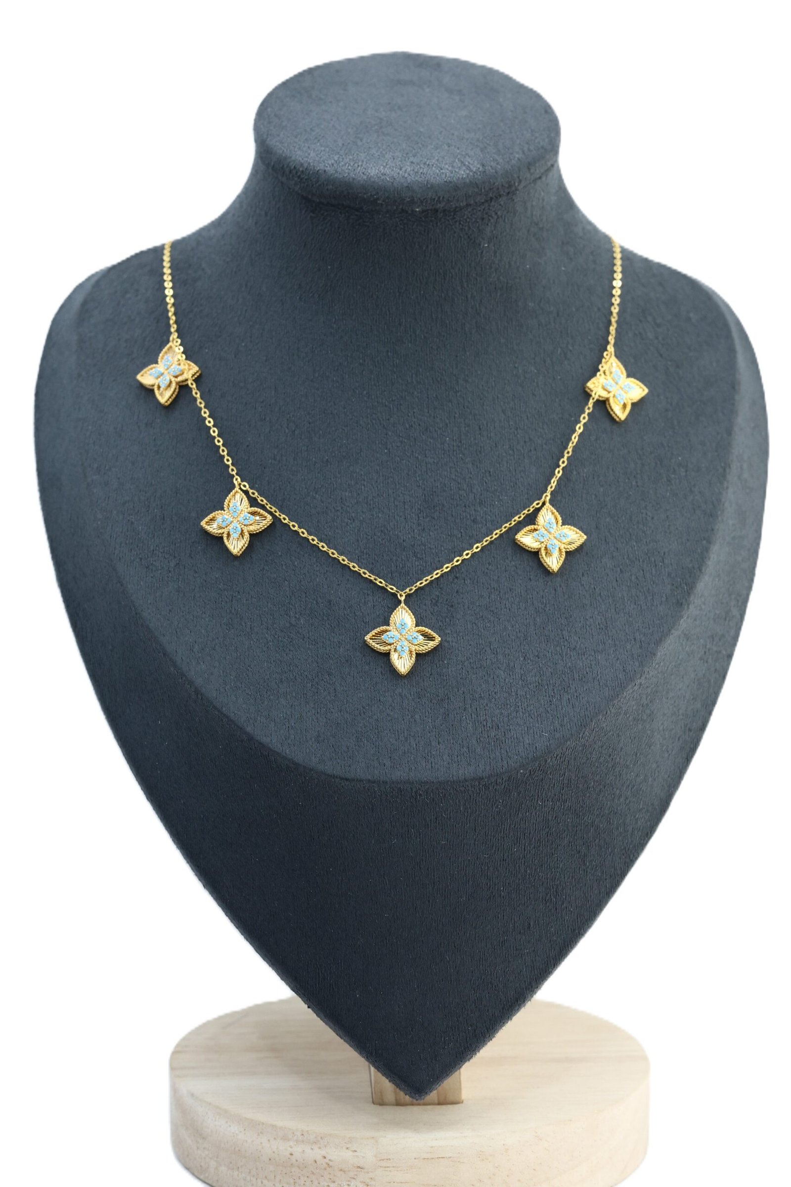 عقد ذهب روبرت كوين