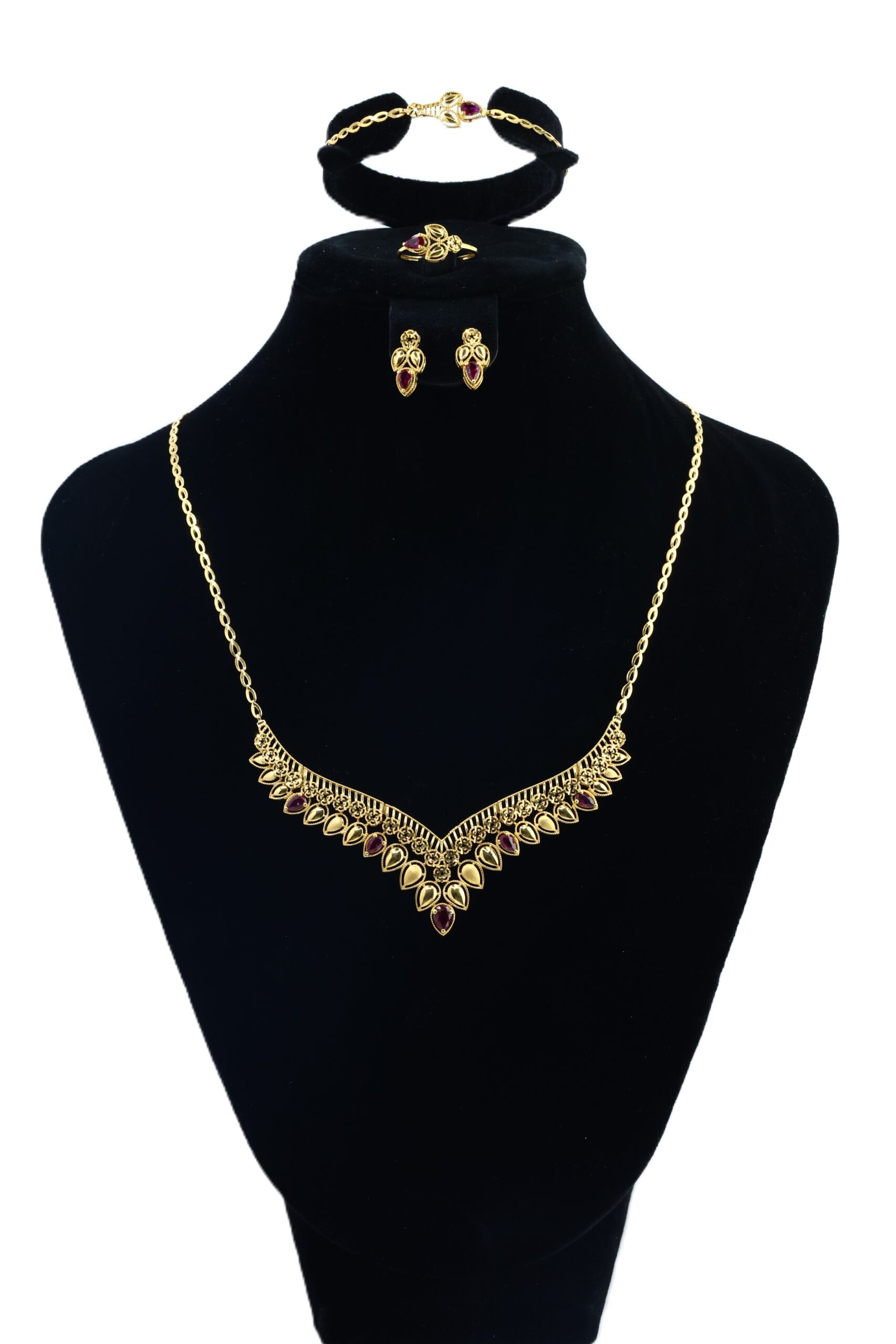 طقم ذهب بفص احمر